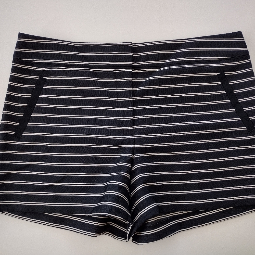 Ann Taylor LOFT The Riviera Short Black Striped Size 12